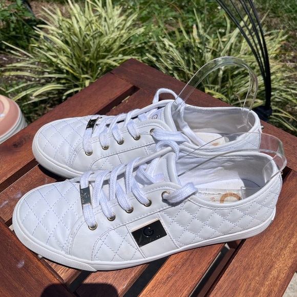 G by Guess Backer Lace-Ups (White Quilted, 9.5/M) #GuessShoes #SneakerLove - Picture 5 of 6